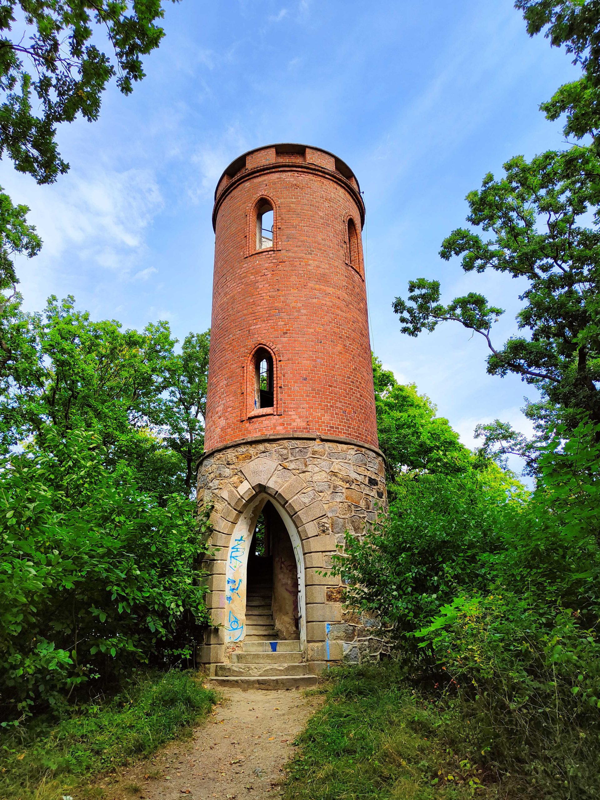 Wieża widokowa na wzniesieniu Radogost