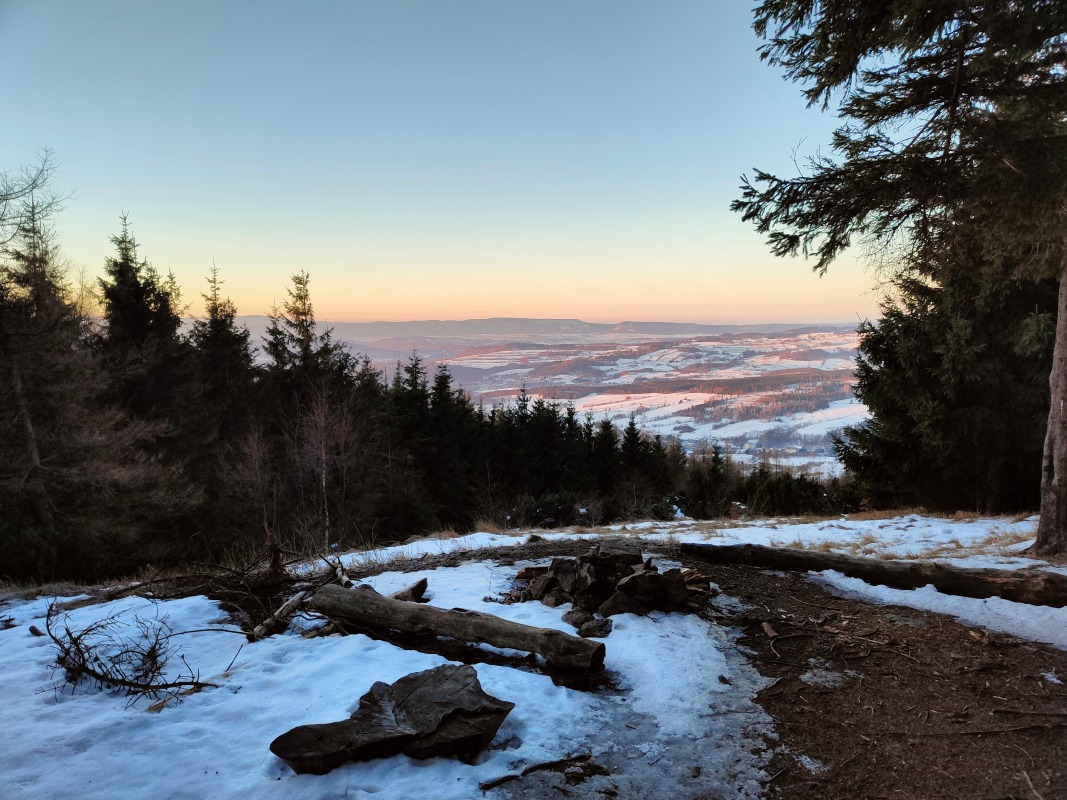 Żmij – punkt widokowy w Górach Sowich na szlaku na Kalenicę